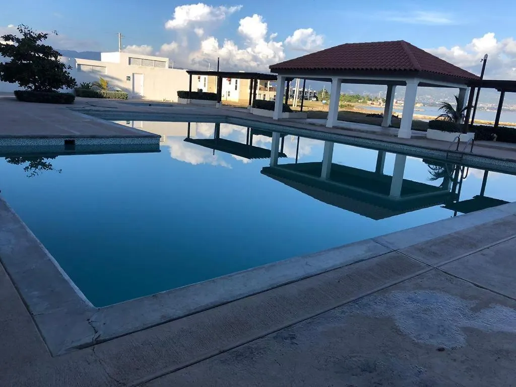 Bayfront Villa & Apartment Portmore 0*,  Giamaica